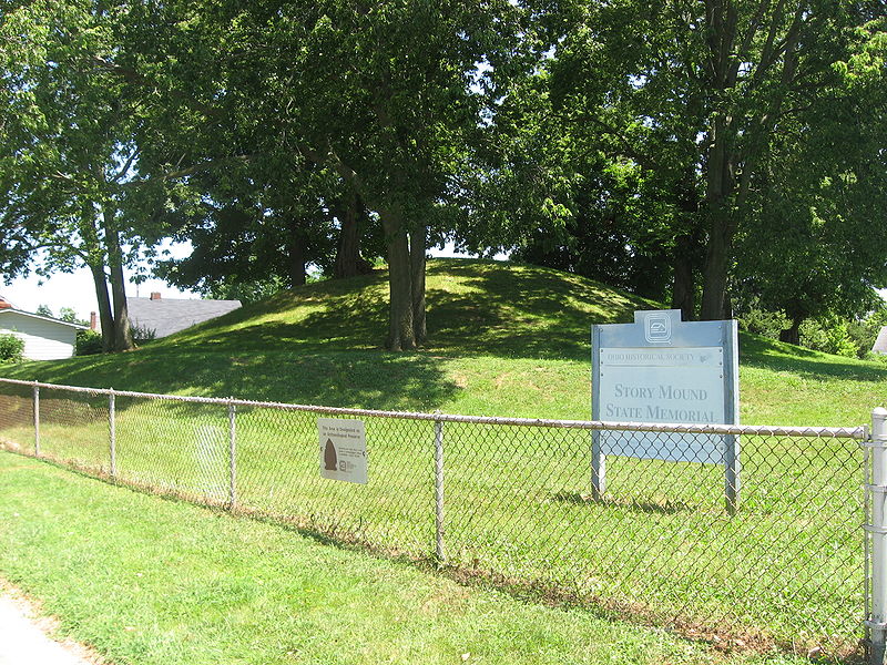 800px-Story_Mound_in_Chillicothe_with_sign.jpg