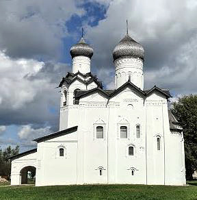 Преображенский собор пентаграмма неподалёку от Новгорода в городе Старая Русса