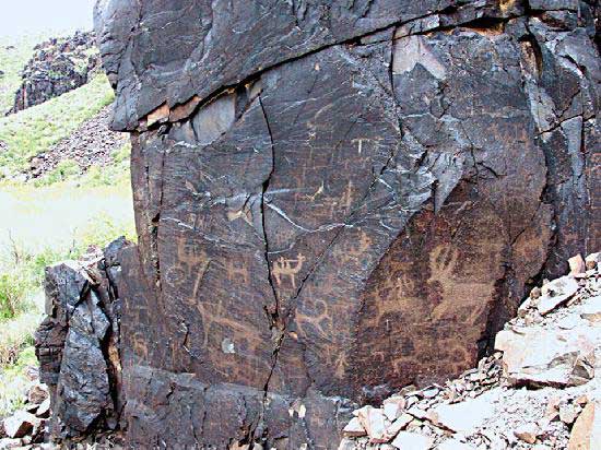 Petroglyphs of ALTYN-EMEL B.jpg